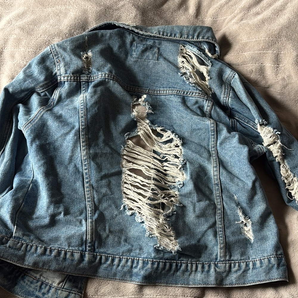 Distressed Jean jacket - Picture 4 of 8